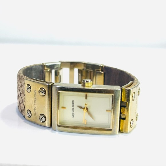 MICHAEL KORS Vintage Golden Embossed Watch - Picture 5 of 6